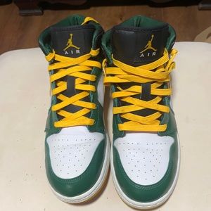 Nike Air jordan 1 Mid ‘Sonics’ kids size 6 ngtble